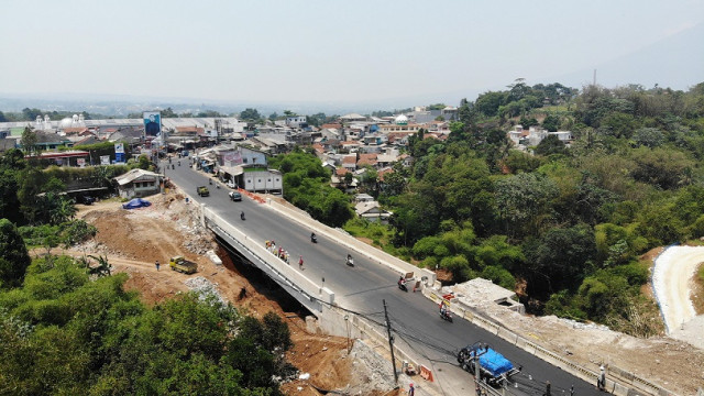 Tak Perlu Was Was Lagi , Karena Sekarang Jembatan Cikereteg Sudah Bisa Dilintasi Seutuhnya.