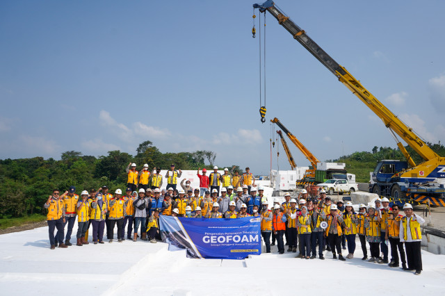 Selain Terowongan Kembar, Geofoam Menjadi Inovasi Teknologi Keren yang Digunakan di Tol Cisumdawu.