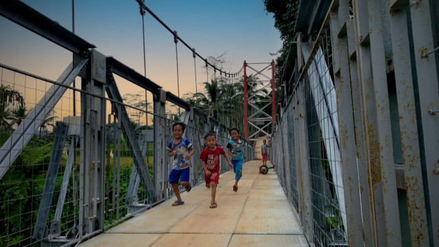 Pembangunan 6 Jembatan Gantung Berhasil Sambungkan Sendi-Sendi Kehidupan Warga Jawa Barat  