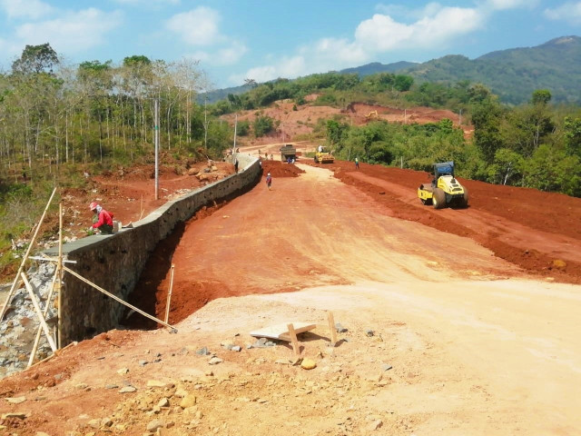 Tingkatkan Minat Wisatawan dan Perekonomian Sumedang, BBPJN DKI Jakarta – Jawa Barat Kerjakan Pembangunan Jalan Lingkar Utara Jatigede Sepanjang 4,24 Kilometer