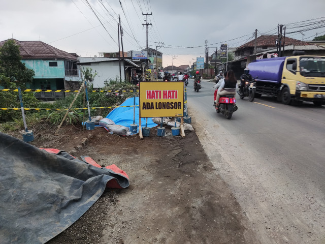 Aman Dilalui Kendaraan, Penanganan Longsoran di Gekbrong Masih Terus Berlanjut