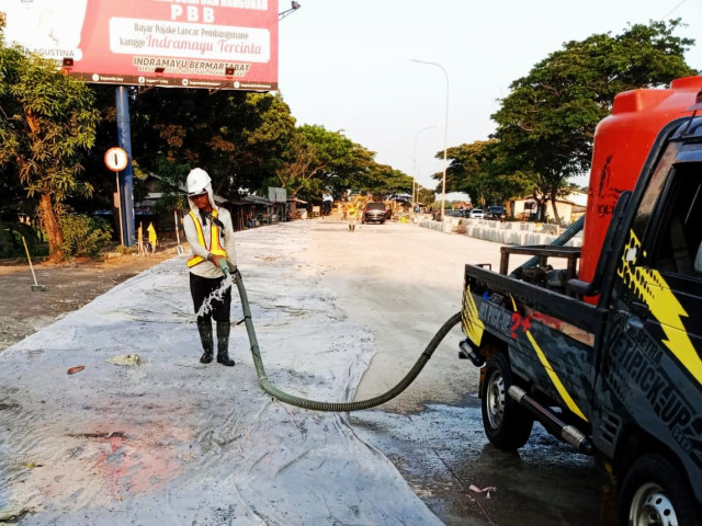 Tingkatkan Kemantapan Jalur PANTURA, Jalan Nasional Jatibarang – Langut, Kabupaten Indramayu sepajang 270 Meter Diperbaiki.