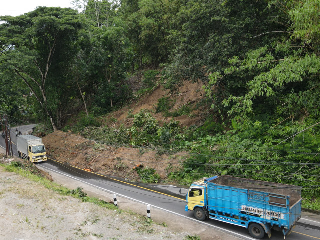 Kabar Baik : Belum Genap Satu Minggu Pasca Bencana Sukabumi, Beberapa Ruas Jalan Nasional Tertimbun Longsor Sudah Bisa Dilalui