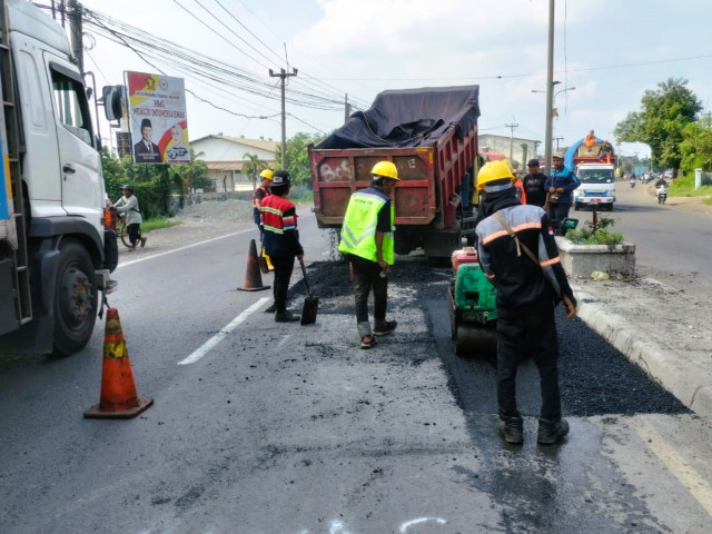 Tanggapi Aspirasi Warga Karawang, PPK 1.1 Percepat Perbaikan Jalan Nasional