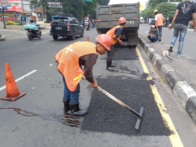Pemeliharaan Jalan Nasional Jawa Barat dengan Aspal Panas: Lebih Cepat, Lebih Awet, Lebih Nyaman