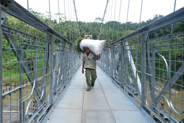 Jembatan Gantung Ciloa: Cerita Warga Yang Kini Tak Lagi Terisolasi
