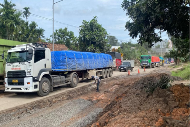 Kemacetan Panjang di KM 14 Muaro Jambi, BPJN Hentikan Sementara Pekerjaan Jalan