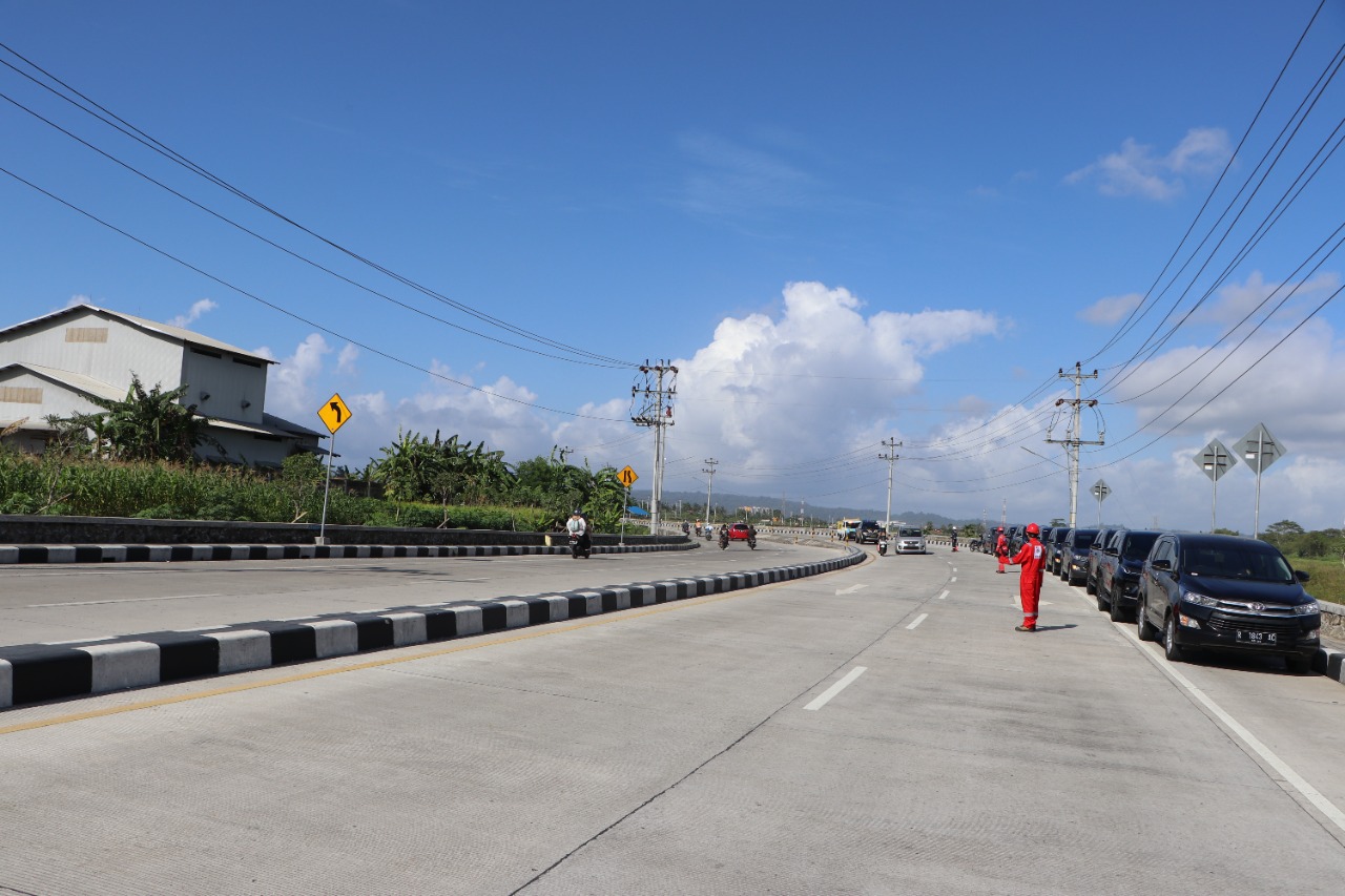 Jalan baru yang dibangun PT. Pertamina untuk umum sebagai relokasi sebagian Jl. MT Haryono Cilacap