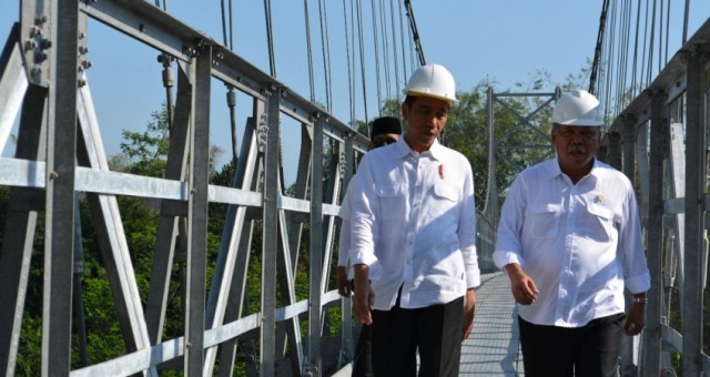 Presiden Joko Widodo Meresmikan Dua Jembatan Gantung