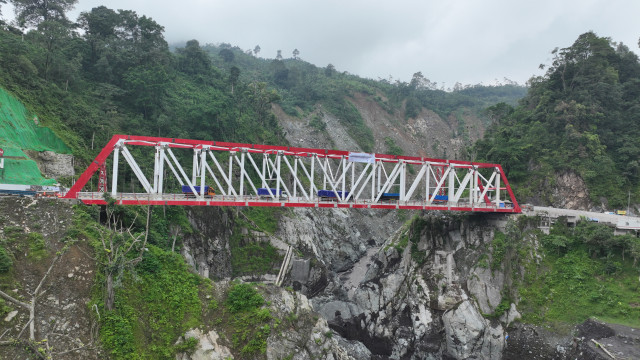 Jembatan Besuk Koboa'an Meraih Penghargaan MURI: Rekor Jembatan Pratt Truss Terpanjang di Indonesia