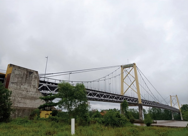Balai Geoteknik Terowongan dan Struktur Bersama BPJN Kalsel Periksa Kondisi Jembatan Barito