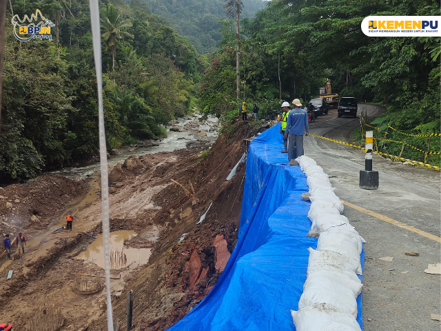 BPJN Lampung Tangani Longsoran KM 253+700 Ruas Kota Liwa – Sp. Gunung Kemala