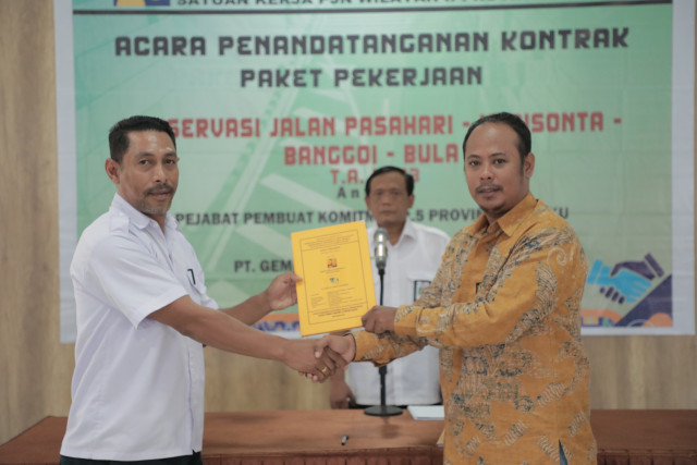 Penandatanganan Kontrak Paket Preservasi Jalan Pasahari-Kobisonta-Banggoi-Bula T.A. 2023