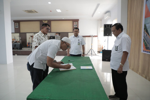 Penandatanganan Kontrak Paket Preservasi Jalan dan Jembatan di Pulau Yamdena dan Larat  T.A. 2023