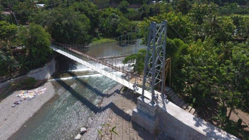 PUPR Bangun Jembatan Gantung Di Rewarangga