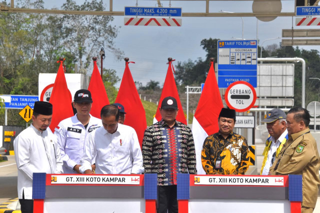 Jokowi Resmikan Jalan Tol Bangkinang-XIII Koto Kampar dan Pelaksanaan Inpres Jalan Daerah (IJD) di Provinsi Riau