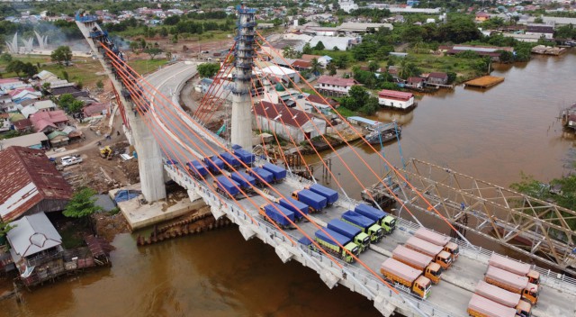 Pelaksanaan Uji Beban Jembatan Sei Alalak Banjarmasin