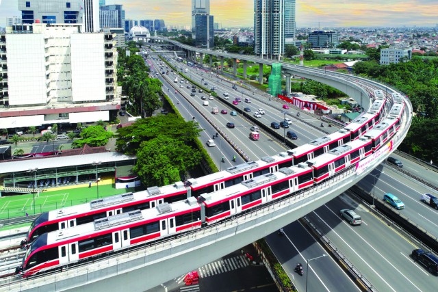 Pelaksanaan Uji Beban Struktur Lengkung LRT Kuningan