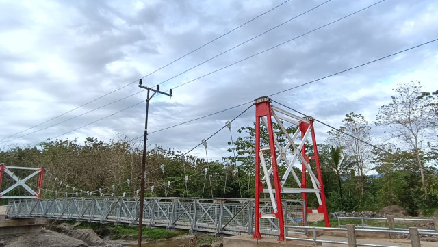 Hubungkan 2 Desa di Kecamatan Lambandia Melalui Pembangunan Jembatan Gantung