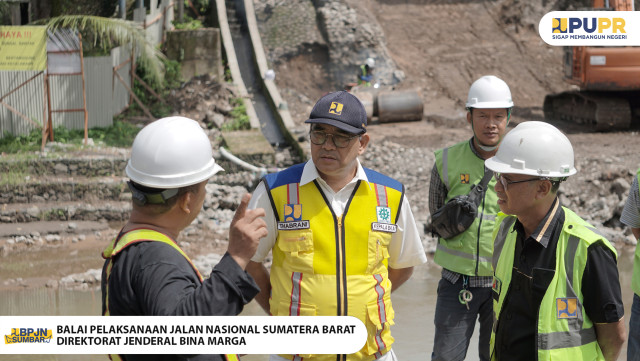 Kepala Balai Pelaksanaan Jalan Nasional melaksanakan Monitoring dan Evaluasi terhadap Pekerjaan Pembangunan Jembatan Kiambang