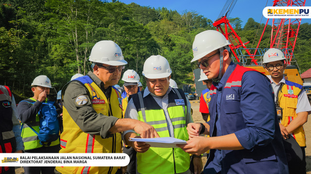 Tim BPJN Sumatera Barat dan Ahli Geoteknik Nasional Tinjau Kondisi Geologi Pembangunan Flyover Sitinjau Lauik
