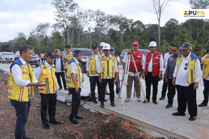 Menteri PUPR Tinjau Ruas Tol Palembang - Betung