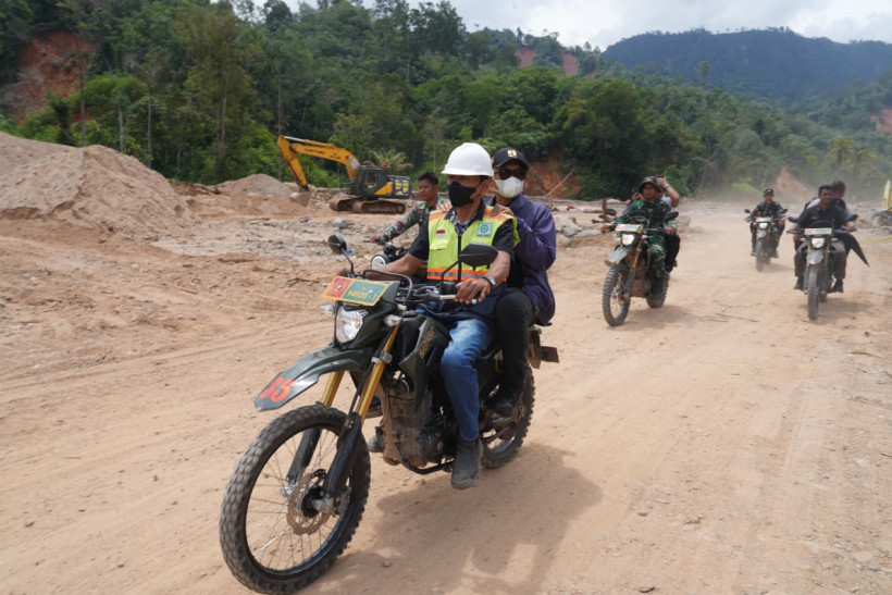 Kunjungan Menteri PU di Kabupaten Tapanuli Tengah, Memastikan Proses Rehabilitasi dan Rekontruksi Berjalan Sesuai Target