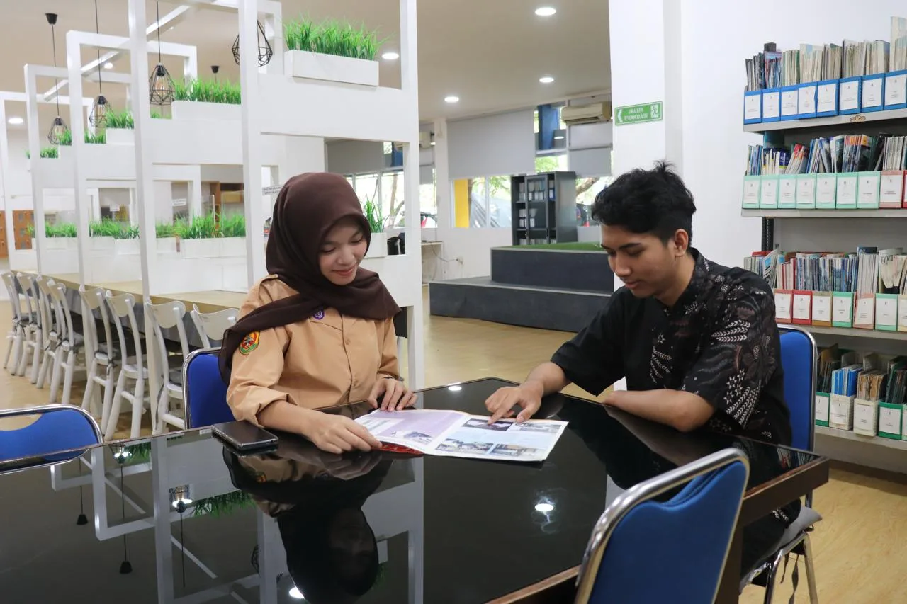 Meja Baca Bersama