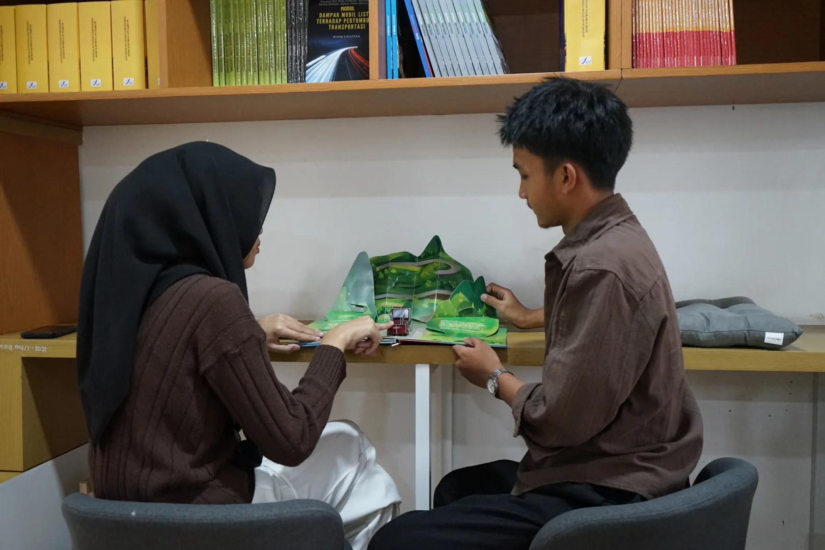 Meja Baca 3