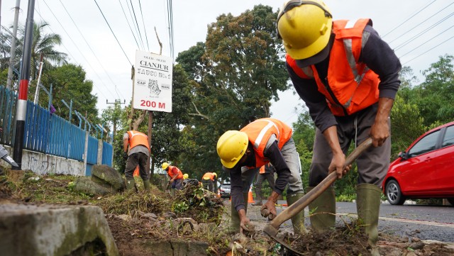 Buka Kesempatan Kerja, Program Padat Karya Bidang Jalan & Jembatan Sudah Serap 109.047 Tenaga Kerja