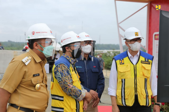 Tinjau Pembangunan Tol Pekanbaru - Bangkinang, Presiden Jokowi Harapkan Mobilitas Barang dan Orang Dapat Dipercepat