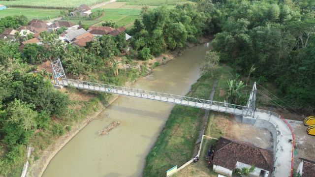 Jembatan Gantung Mbah Buto Buka Akses Desa Terisolir di Jombang