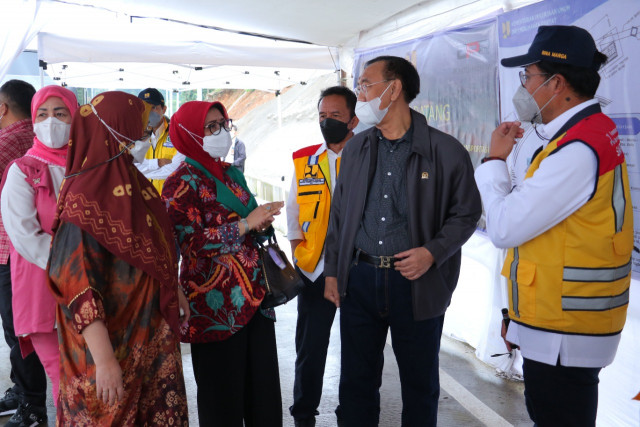 Lakukan Kunjungan Kerja Spesifik, Anggota Komisi V DPR RI Tinjau Rest Area dan Escape Lane di Jawa Barat