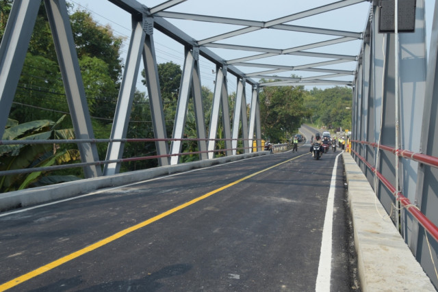 Kementerian PUPR Rampungkan Perbaikan Jembatan Ngantru di Ngawi Jawa Timur, Akses Distribusi Logistik Kembali Terbuka