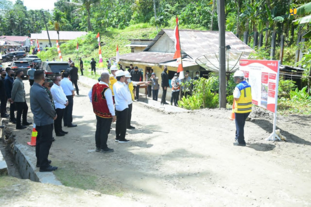 Menteri Basuki Dampingi Presiden Jokowi Tinjau Peningkatan Konektivitas Jalan di Pulau Nias Untuk Dorong Pertumbuhan Ekonomi