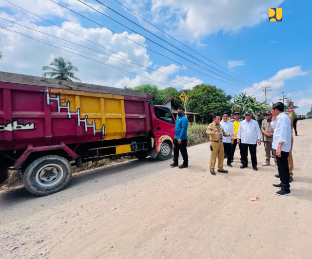 Presiden Jokowi : PUPR Segera Perbaiki Kerusakan Jalan Produksi dan Logistik di Jambi