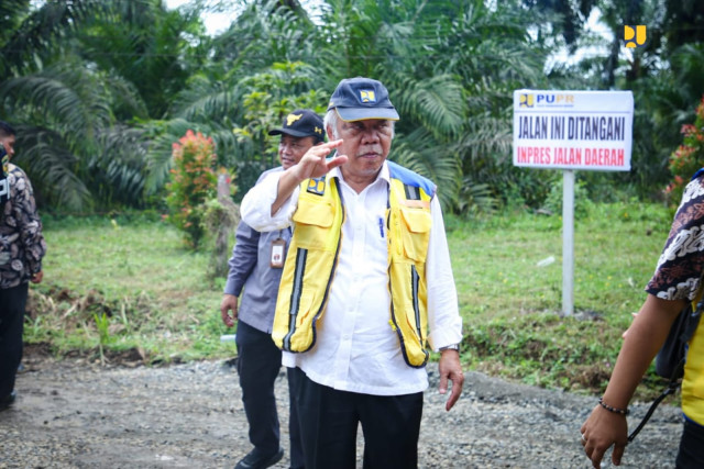 Presiden Jokowi Tinjau Dimulainya Penanganan Jalan Daerah di Bengkulu Utara