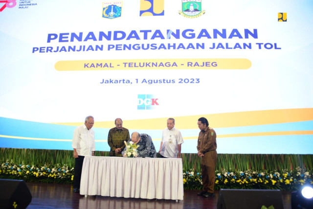 Saksikan Penandatanganan PPJT Kamal – Teluknaga – Rajeg, Menteri Basuki Harap Dapat Memperlancar Distribusi Logistik ke Pelabuhan Merak