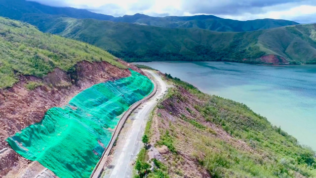 PERUBAHAN WAJAH JALAN TRANS PAPUA YANG SEMAKIN MENARIK WISATAWAN