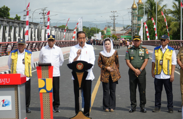 Menteri Basuki Dampingi Presiden Jokowi Resmikan 3 Jembatan Callender Hamilton di Lintas Selatan Jawa Tengah