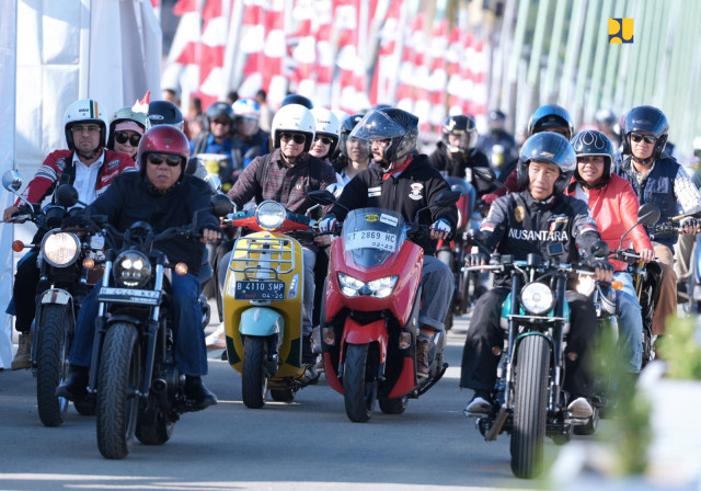 Datang Dengan Kendaraan Roda Dua, Presiden Resmikan Jembatan Pulau Balang untuk Dukung Konektivitas IKN