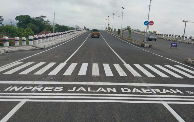 Kado Kemerdekaan RI Bagi Warga Jabar, Presiden Jokowi Resmikan 22 Ruas Jalan Daerah dan 16 Jembatan Callender Hamilton di Banjar