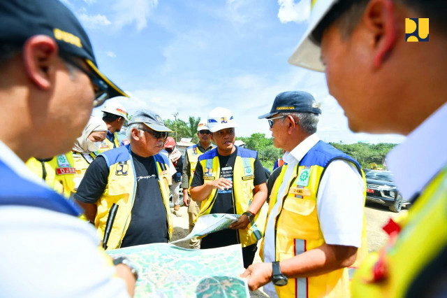 Tinjau Jalan Tol 6B dan Akses Tol IKN 6C, Menteri Basuki: Selesai Juni 2025