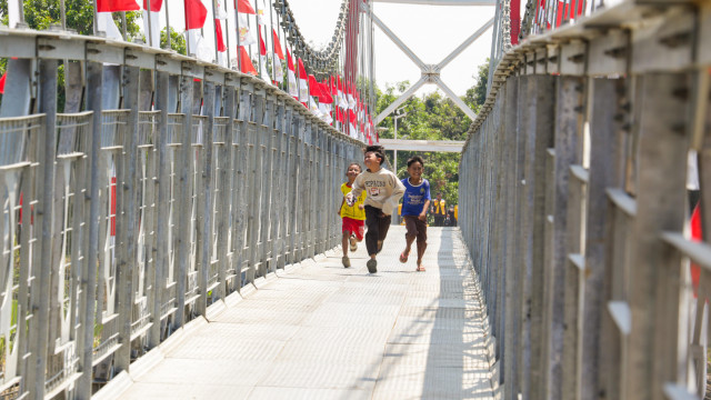 Dirjen Bina Marga Resmikan Jembatan Gantung Krasak Indramayu