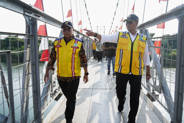 Dirjen Bina Marga Resmikan Jembatan Gantung Krasak Indramayu