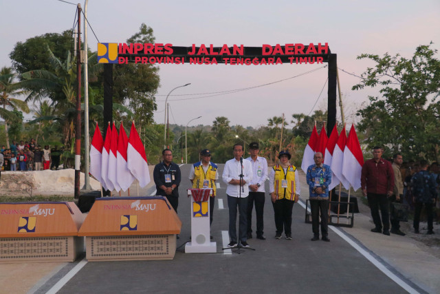 Presiden Jokowi Resmikan 27 Inpres Jalan Daerah Sepanjang 217,9 km di Provinsi NTT