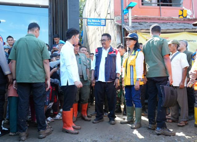 Dampingi Wapres Gibran Tinjau Banjir Sukabumi, Wamen PU: Percepat Pengerukan Sedimen Sungai Cipalabuan dan Penggantian Jembatan Cidadap