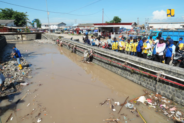 Dampingi Wapres Gibran Tinjau Banjir Sukabumi, Wamen PU: Percepat Pengerukan Sedimen Sungai Cipalabuan dan Penggantian Jembatan Cidadap