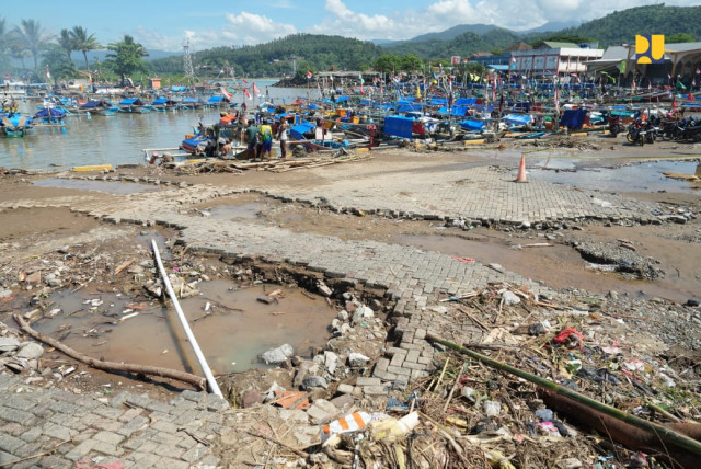 Dampingi Wapres Gibran Tinjau Banjir Sukabumi, Wamen PU: Percepat Pengerukan Sedimen Sungai Cipalabuan dan Penggantian Jembatan Cidadap