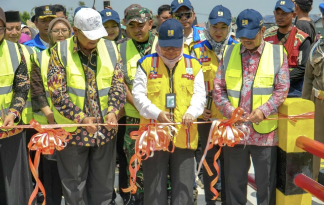 Jembatan Gantung Babakan Losari LOR Penyambung Silaturahmi dua Provinsi